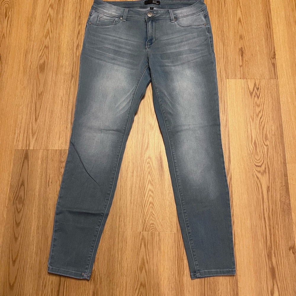 1822 Denim Blue Skinny Jeans with Modern Stretch